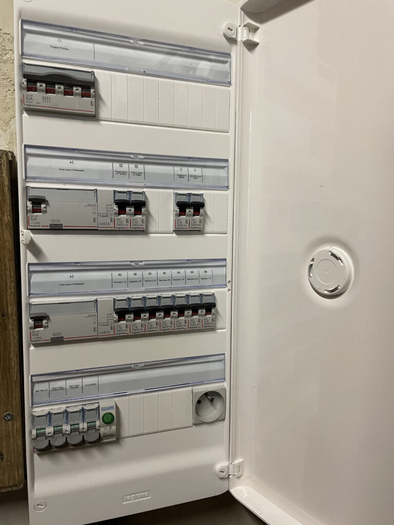 tableau électrique neuf ohms services Josselin