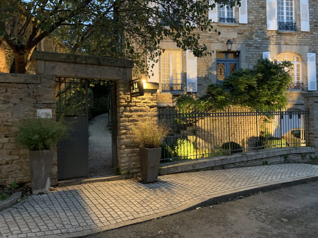 Installation électrique réalisée par OHMS Services dans le Centre Morbihan LUMINAIRES EXTERIEUR LE 14 ST MICHEL JOSSELIN