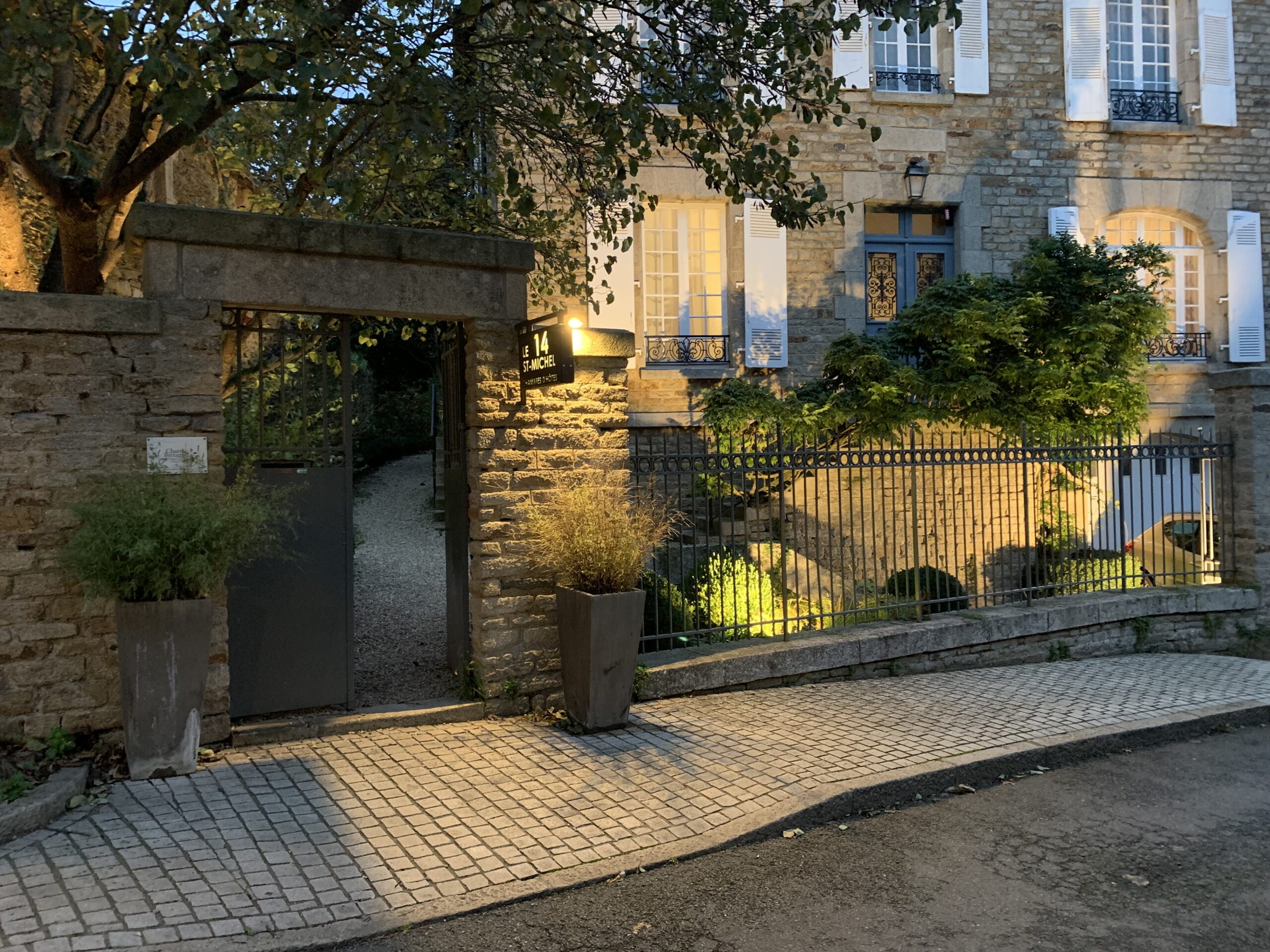 Installation électrique réalisée par OHMS Services dans le Centre Morbihan LUMINAIRES EXTERIEUR LE 14 ST MICHEL JOSSELIN
