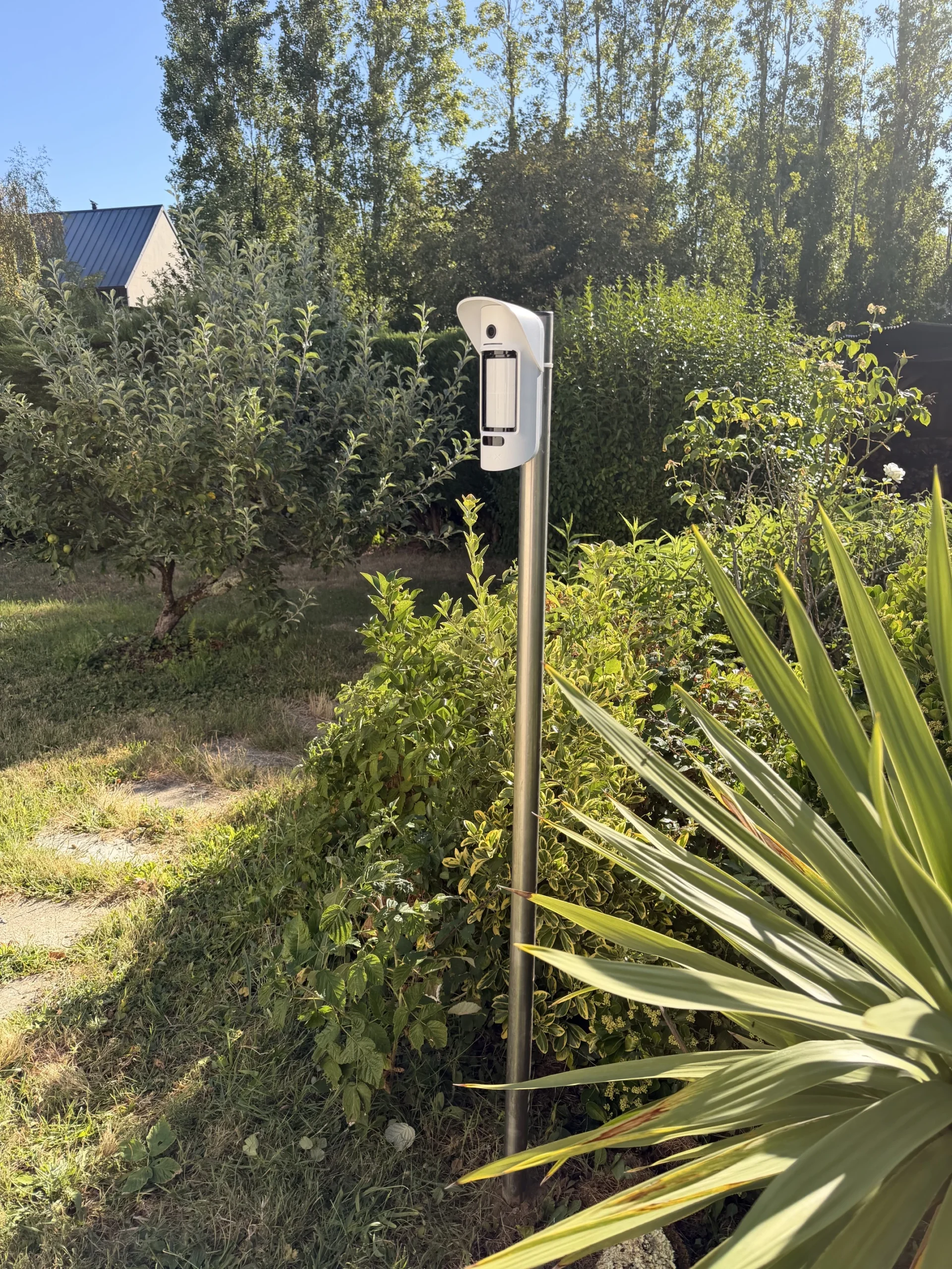 Installation d'une alarme Ajax pour protéger les extérieurs d'une maison en Centre Morbihan